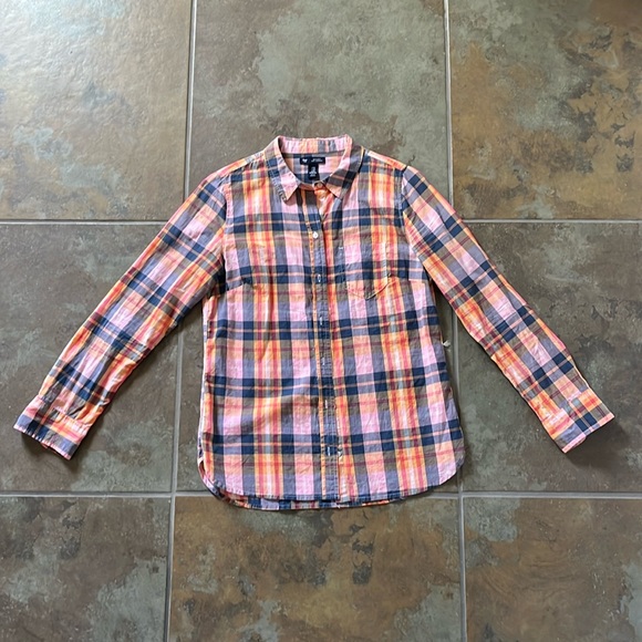 Gap women’s boyfriend fit multicolor plaid button down shirt, good condition - Picture 2 of 7